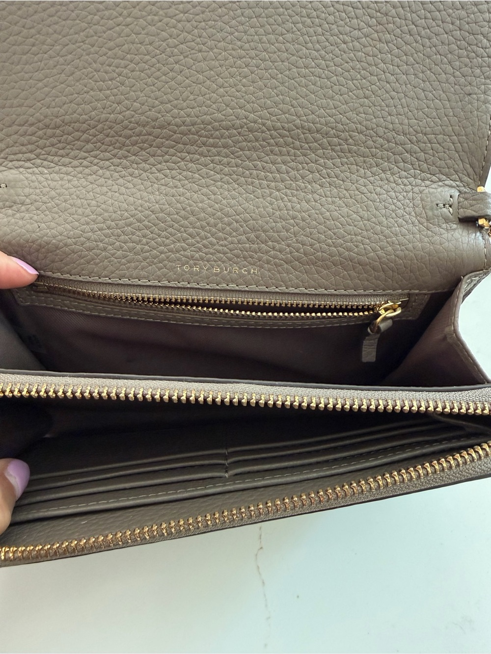 Tory Burch Pebbled Leather Crossbody Wallet - Taupe Gray - Picture 4 of 6